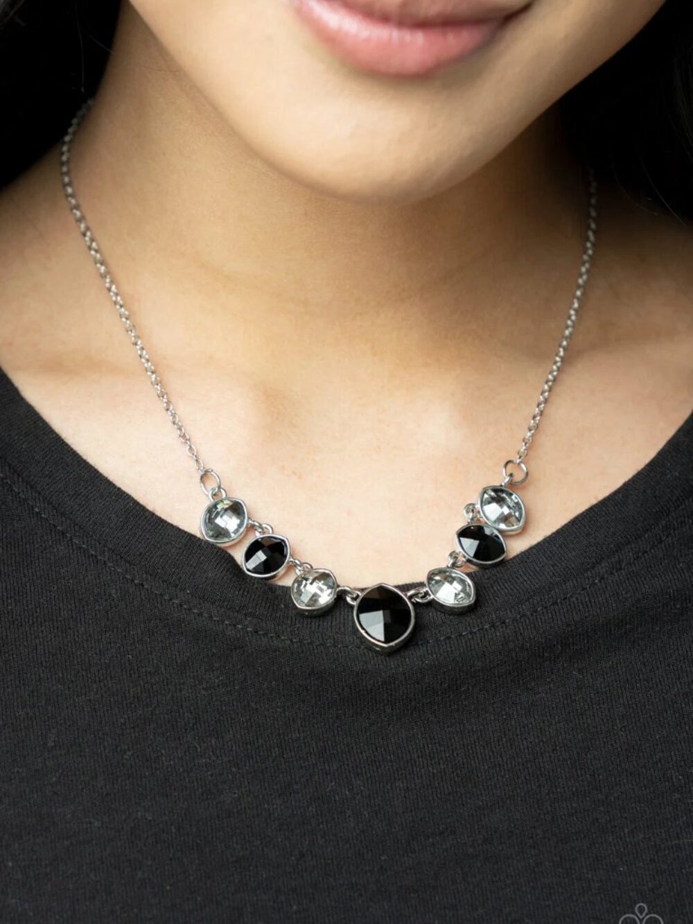 Paparazzi Jewelry Accessories - Material Girl Glamour - Black Necklace - Vintage
